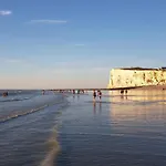 A 50m Reves Ensoleilles Les Bains De Mers-les-Bains